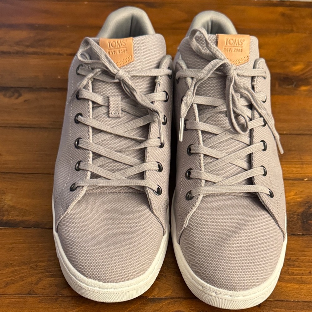 TOMS Men's Light Gray Sneakers with Tan Accents